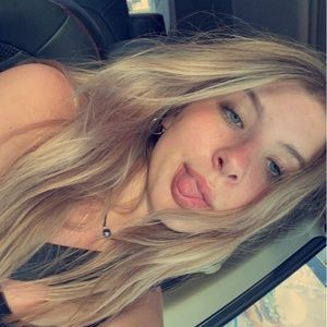 Meet your Posher, Joelle